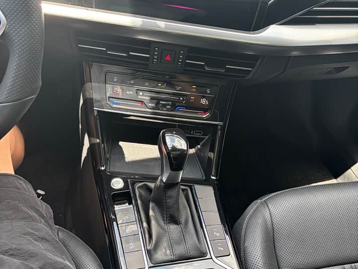 Фото 17 - Volkswagen Passat