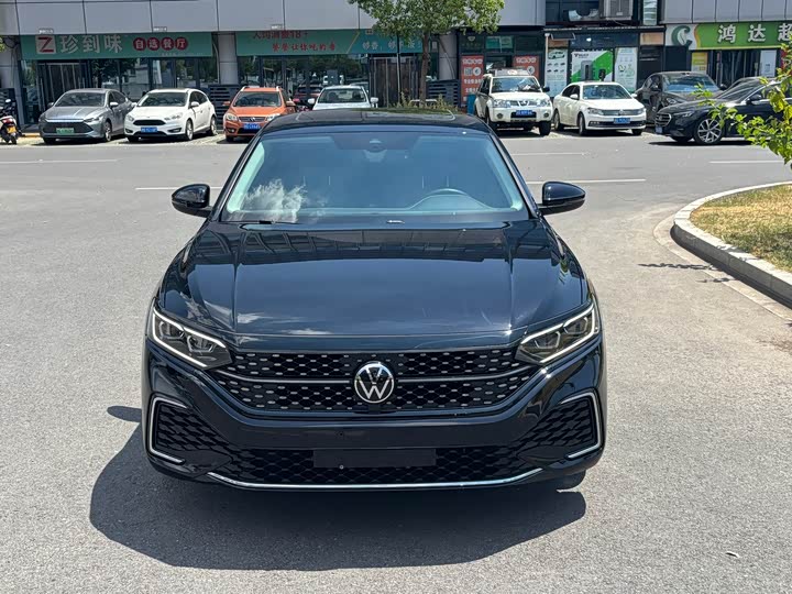 Фото 2 - Volkswagen Passat