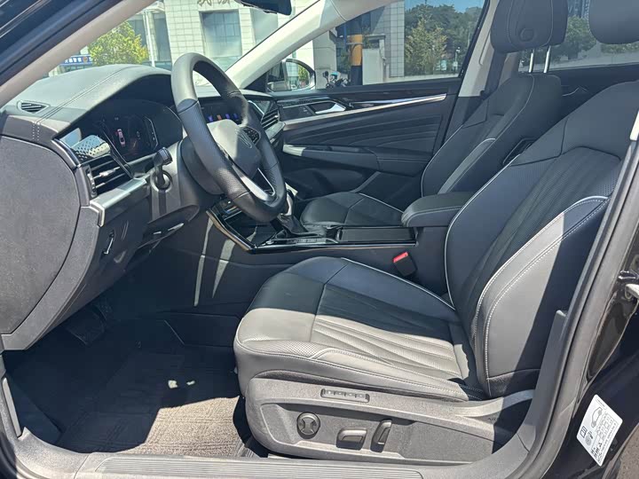 Фото 7 - Volkswagen Passat