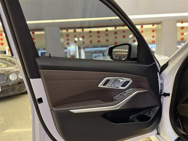 Фото 15 - BMW 3 Series