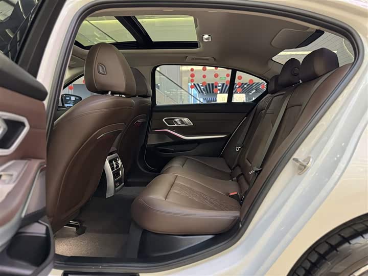 Фото 18 - BMW 3 Series