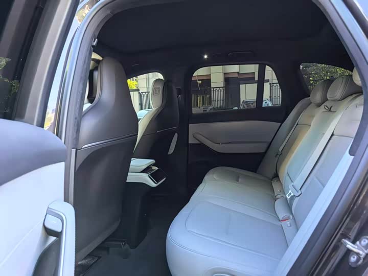 Фото 8 - Nio ES6