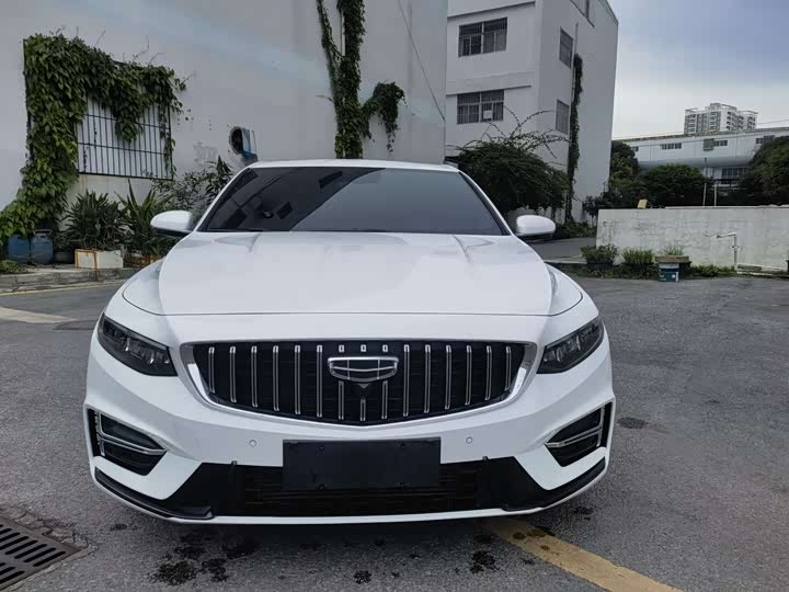 Фото 2 - Geely Preface