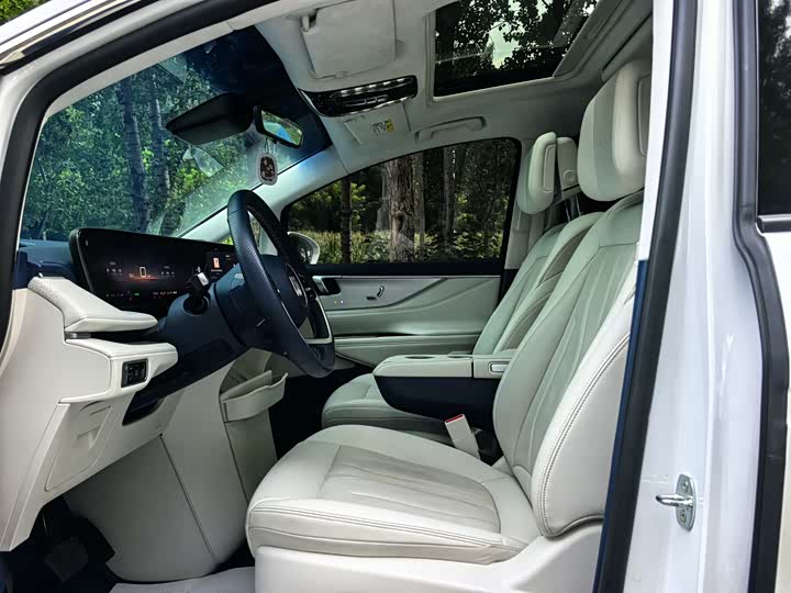 Фото 17 - Buick GL8 Hybrid