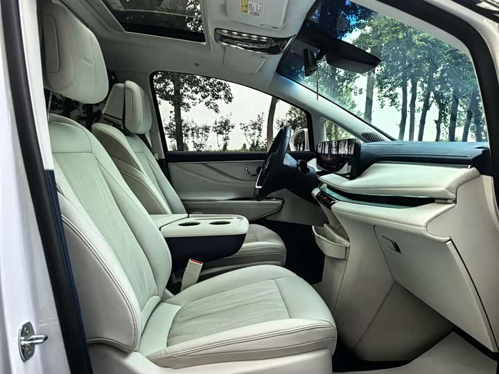 Фото 18 - Buick GL8 Hybrid