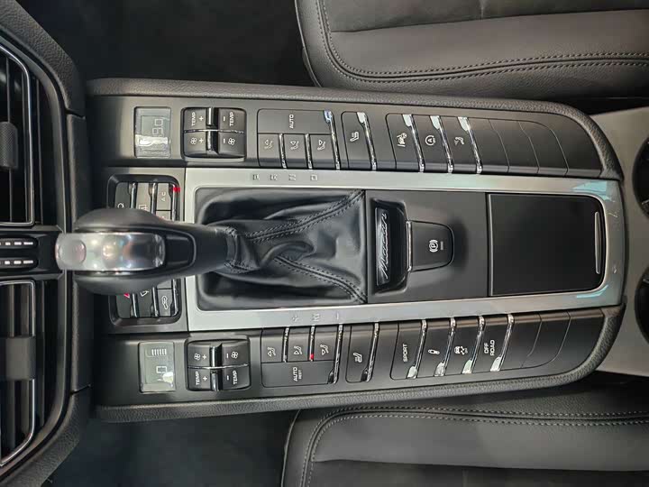 Фото 10 - Porsche Macan