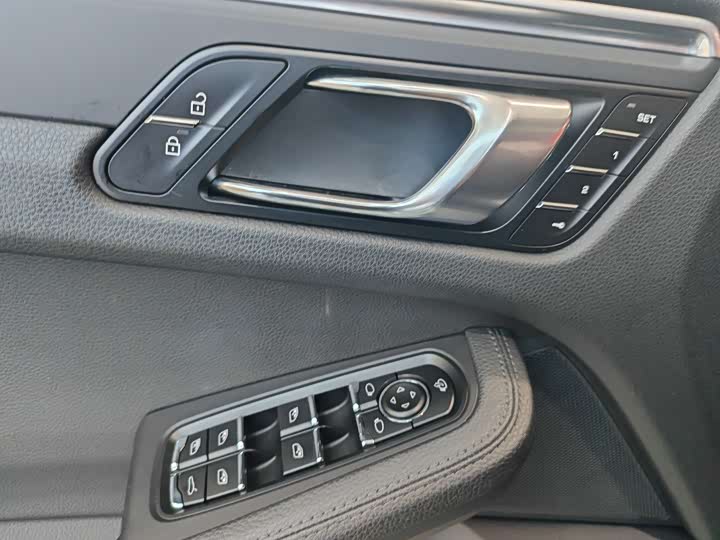 Фото 13 - Porsche Macan