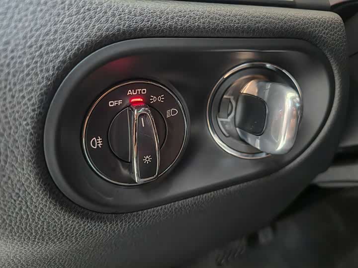 Фото 14 - Porsche Macan