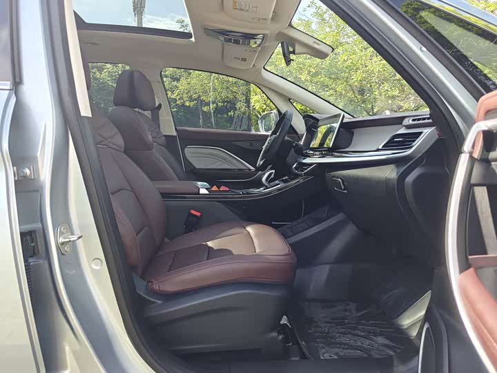 Фото 14 - Geely Jiaji