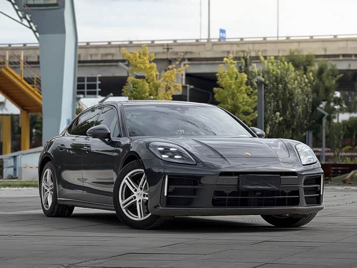 Фото 3 - Porsche Panamera