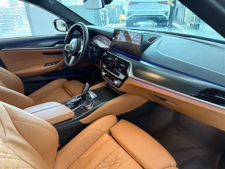 Фото 18 - BMW 5 Series