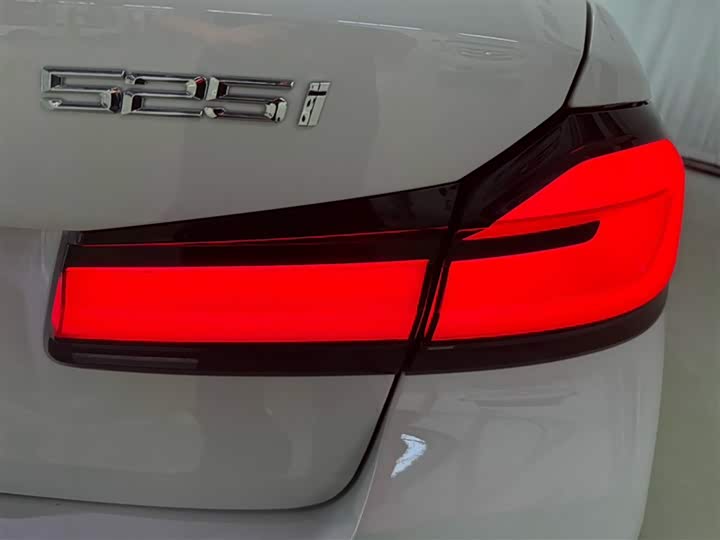 Фото 8 - BMW 5 Series