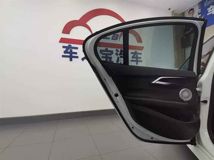 Фото 24 - BMW 1 Series