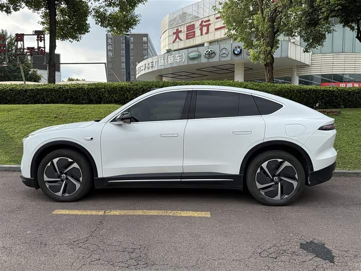 Фото 3 - Nio EC6