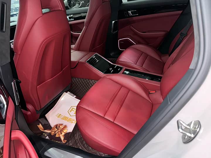 Фото 10 - Porsche Panamera