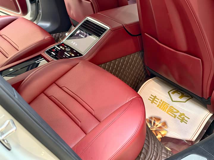 Фото 16 - Porsche Panamera