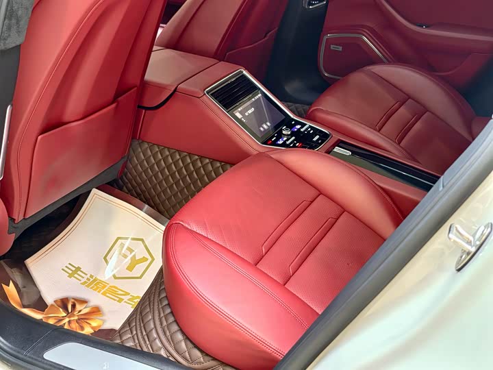 Фото 18 - Porsche Panamera