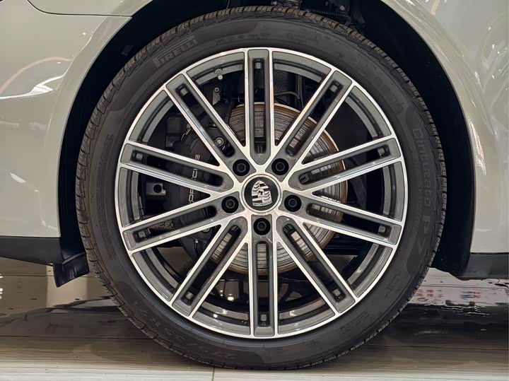 Фото 25 - Porsche Panamera