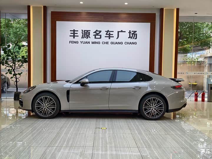 Фото 29 - Porsche Panamera