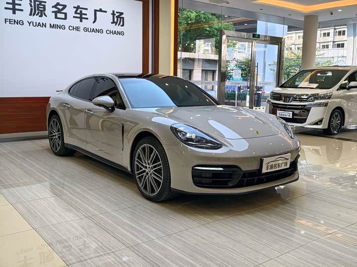Фото 3 - Porsche Panamera