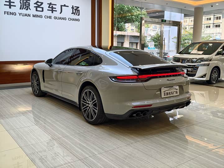 Фото 32 - Porsche Panamera