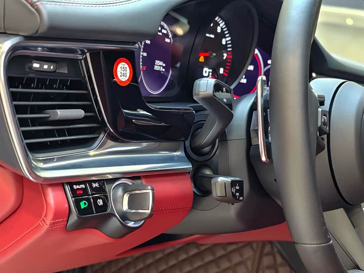 Фото 5 - Porsche Panamera