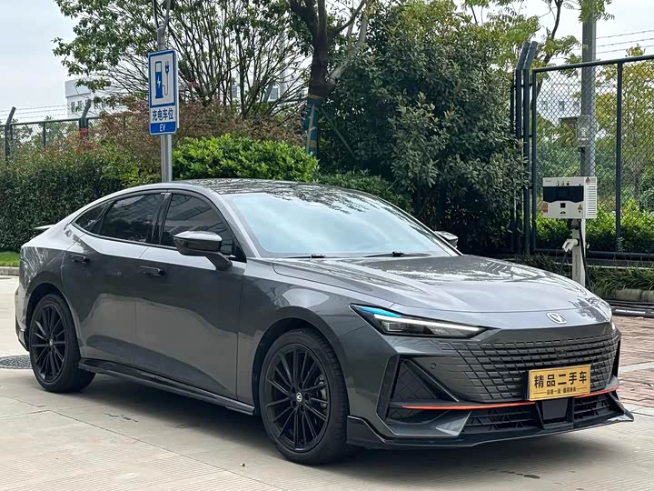 Фото 3 - Changan UNI-V