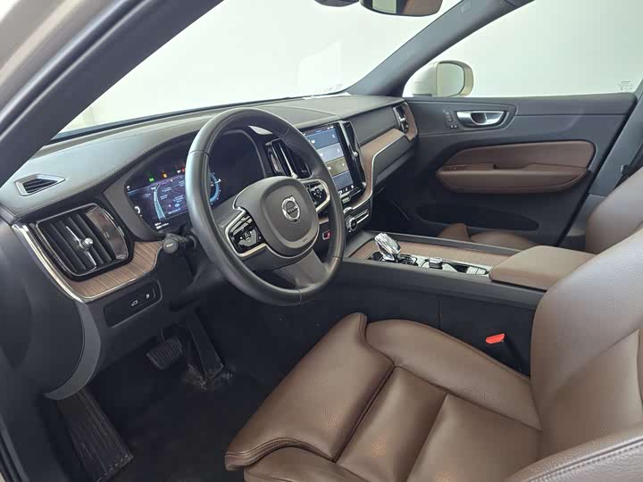 Фото 9 - Volvo XC60 Hybrid