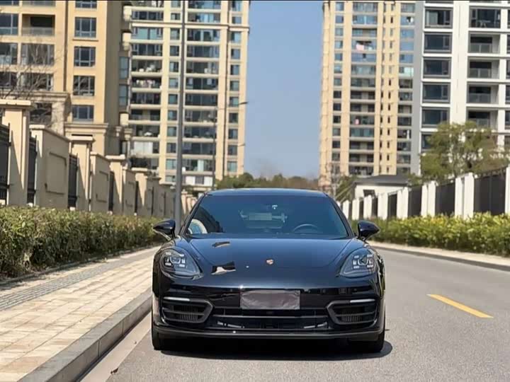 Фото 2 - Porsche Panamera