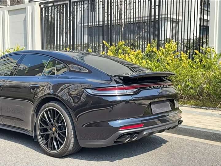 Фото 21 - Porsche Panamera
