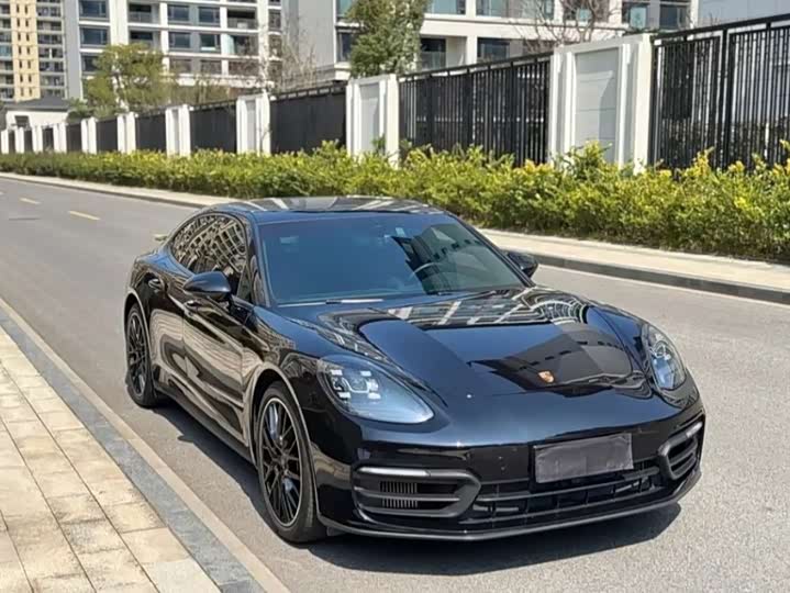 Фото 3 - Porsche Panamera