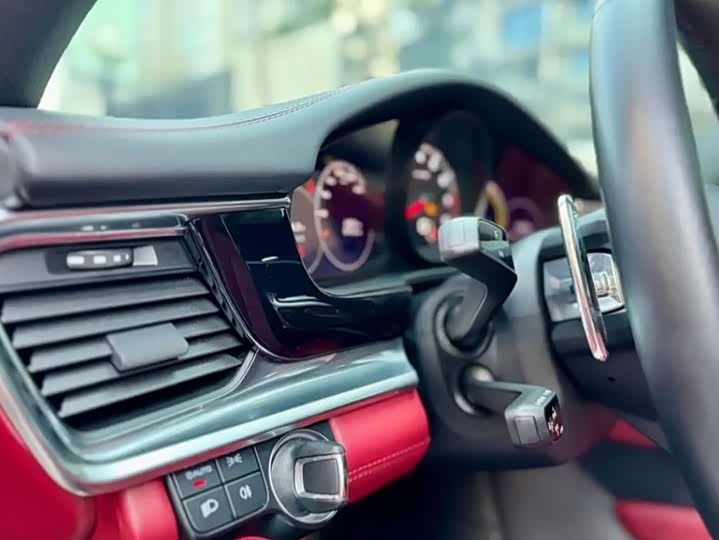 Фото 9 - Porsche Panamera