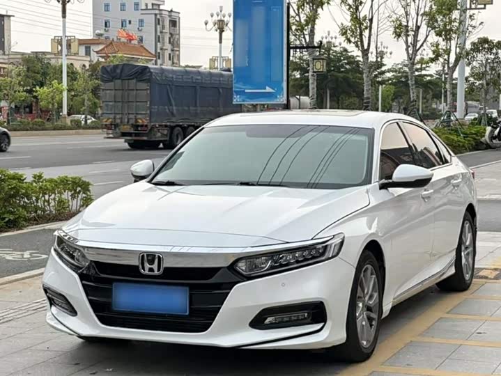 Фото 1 - Honda Accord