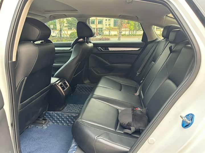 Фото 11 - Honda Accord