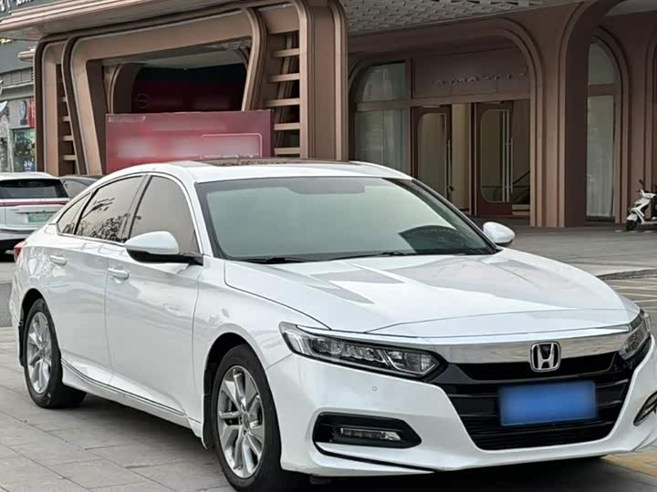 Фото 4 - Honda Accord