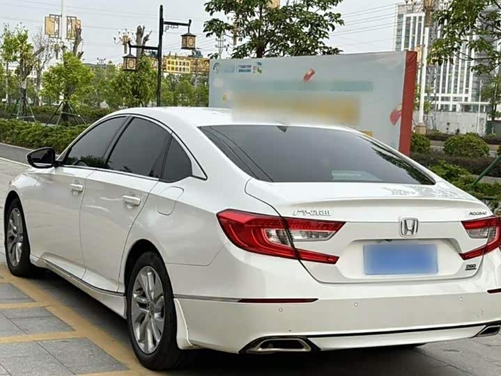 Фото 5 - Honda Accord