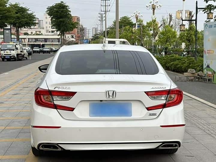 Фото 6 - Honda Accord