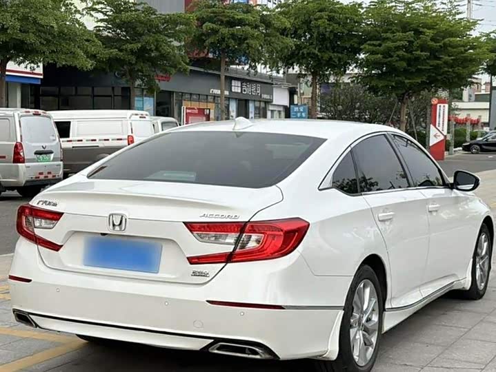 Фото 7 - Honda Accord