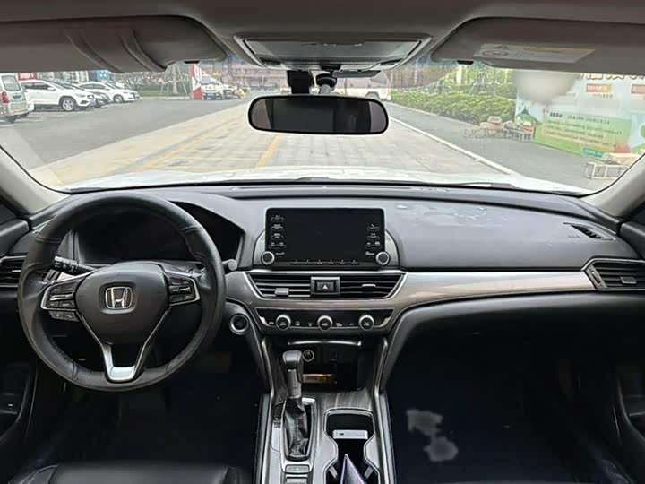 Фото 8 - Honda Accord