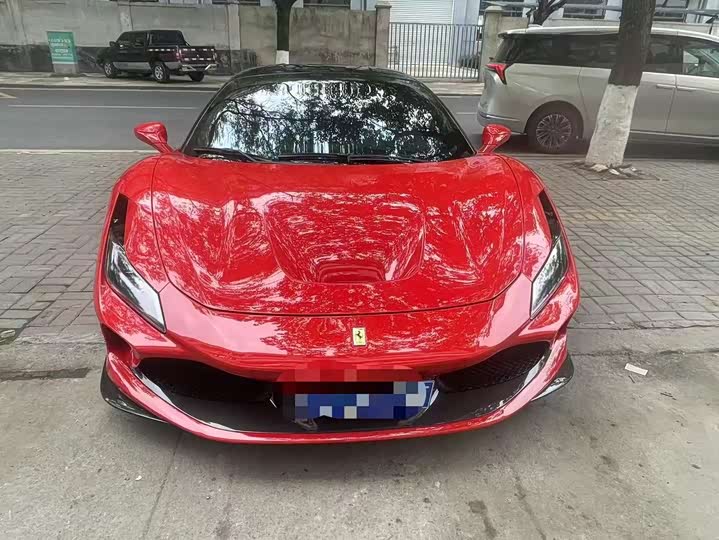 Фото 2 - Ferrari F8