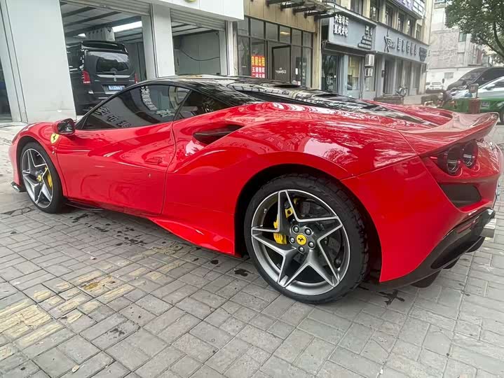 Фото 5 - Ferrari F8