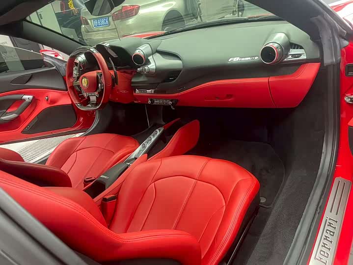 Фото 6 - Ferrari F8