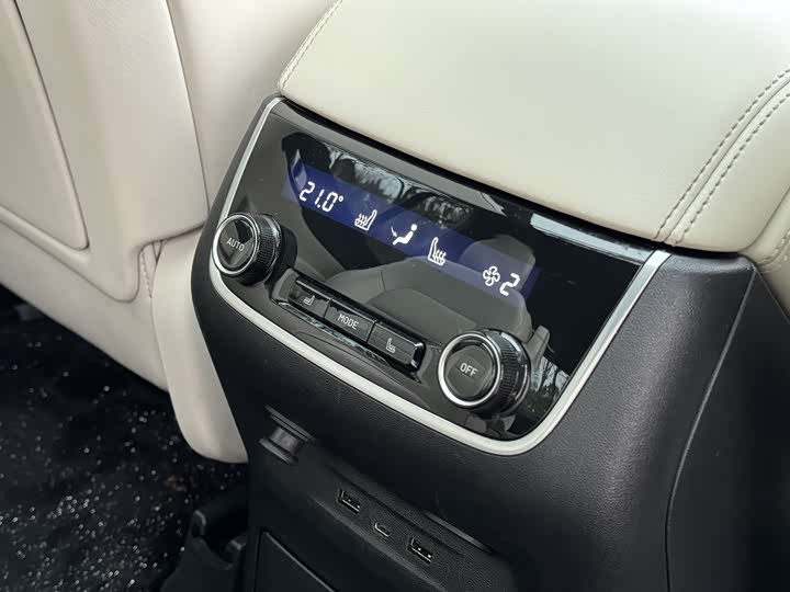 Фото 10 - LiXiang One