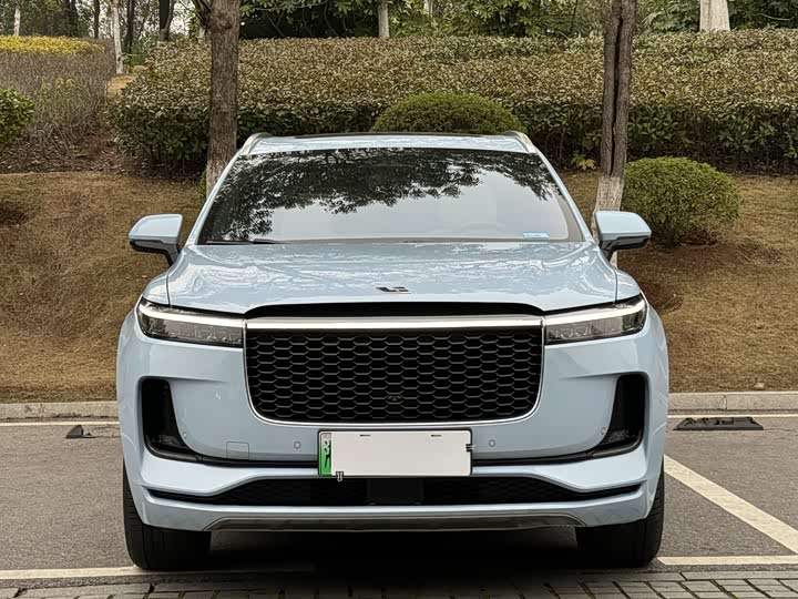 Фото 2 - LiXiang One