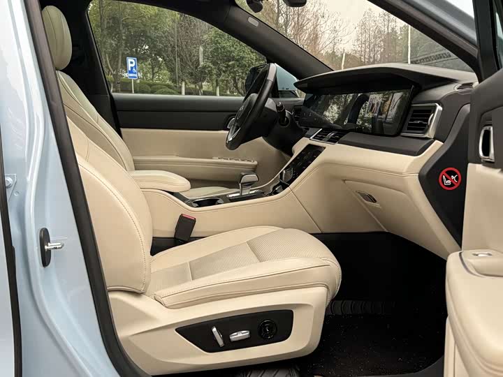 Фото 8 - LiXiang One