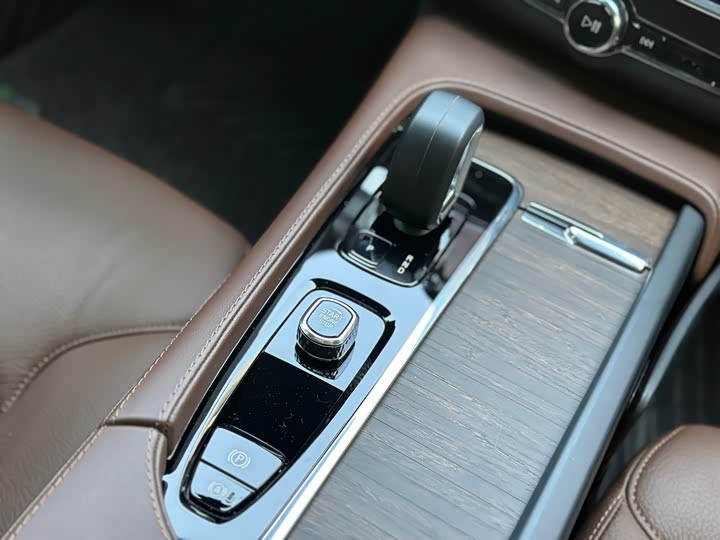 Фото 10 - Volvo V90