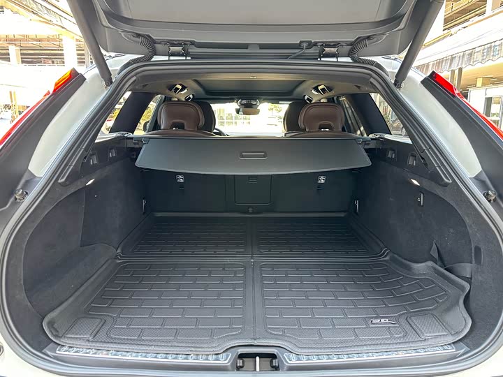 Фото 13 - Volvo V90