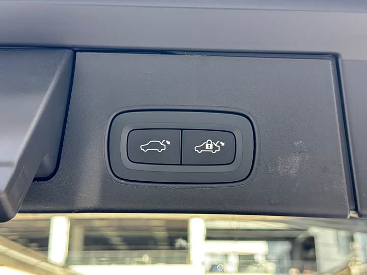 Фото 14 - Volvo V90