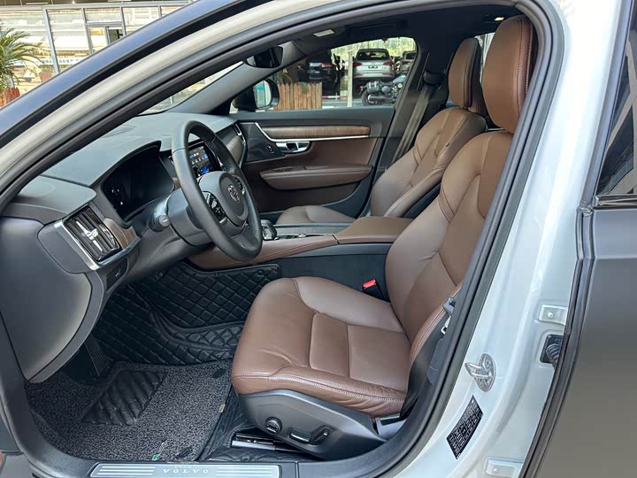 Фото 3 - Volvo V90