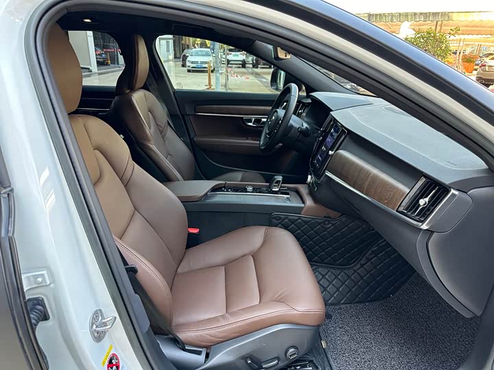 Фото 5 - Volvo V90